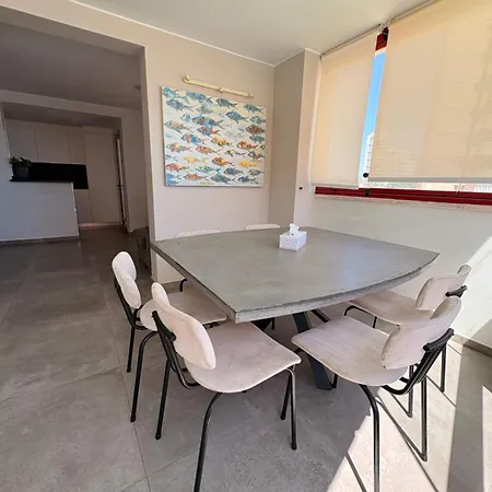 Ama With Private Parking, Sea View, Pool דירה